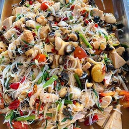 ตำขนมจีนใส่หอยเชอรี่