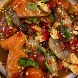 ตำเหลาแซลม่อนกุ้งสด