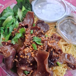 บะหมี่หมูตุ๋น
