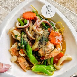 ราดหน้าทะเล เส้นใหญ่ เส้นหมี่ขาว