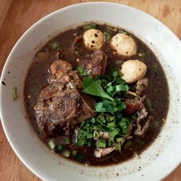 ก๋วยเตี๋ยวเรือรสแช่บยกชาม สาขามิกซ์จตุจักรสตรีสฟรุด