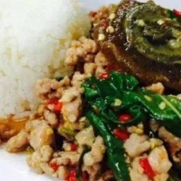 ข้าวราดกระเพราเยี่ยวม้า