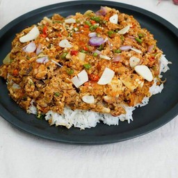 ปลากระป๋องผัดไข่ราดข้าว