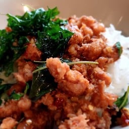 กะเพราแหนม