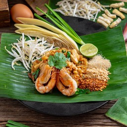 ผัดไทยเส้นจันท์ กุ้งสด