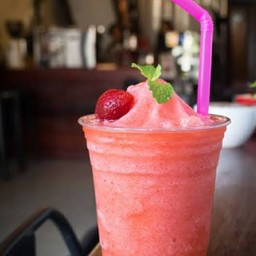 สตอเบอร์รี่สมูทตี้