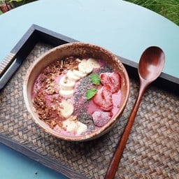 Purple smoothie bowl