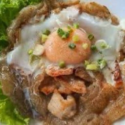 ก๋วยเตี๋ยวคั่วไก่เตาถ่าน