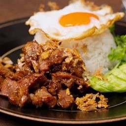 ข้าวราดเนื้อกระเทียม