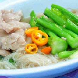 เส้นหมี่ราดหน้า