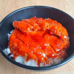 ข้าวไก่ทอด ซอสเผ็ด Hot & Spicy