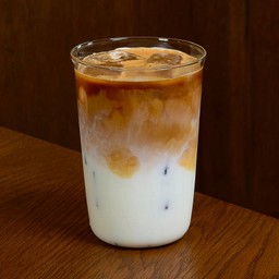 Iced Latte (กาแฟลาเต้เย็น)
