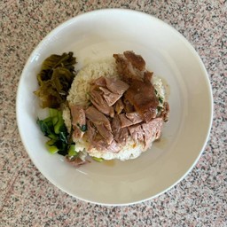 ขาหมูเตี๋ยวเชิญชา