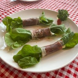 Parma ham roll with bocconcini & rucola