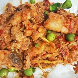 หมูกรอบผัดเผ็ด