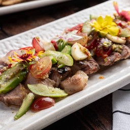 ยำองุ่น หมูย่าง