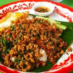 กระเพราแดง อิ่มอร่อย กินก่อนค่อยว่าอร่อย กระเพราแดงอิ่มอร่อย