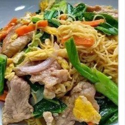 ผัดเส้นเหลืองทะเล