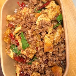 ข้าวกระเพราไข่เจียวหมูสับ