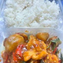 ครัวอาม่า ราดหน้าหมูนุ่มผักรวม ร่มเกล้า