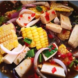 ยำข้าวโพดหมูยอ