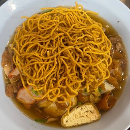 หมี่กรอบนหมู่น้ำใส