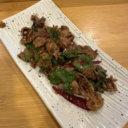 กระเพราเนื้อน่องลาย (กับ)