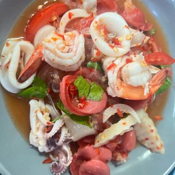 ยำวุ้นเส้นรวมมิตร (ไส้กรอก-ไก่ยอ-กุ้ง-หมึก)