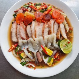 ยำนัว 3 แซ่บ(เนื้อหมูย่าง กุ้งสด ไข่แดงเค็ม)
