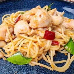 สปาเก็ตตี้ไก่ผัดพริกแห้ง