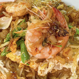 ผัดไทกุ้งสดห่อไข่