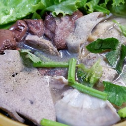 ต้มเลือดหมู ใส่ทุกอย่าง (พิเศษ)