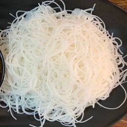 เส้นหมี่ลวก