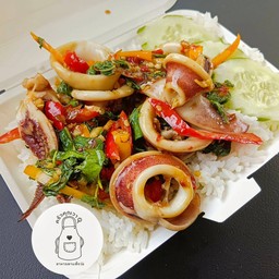 ข้าวราดกระเพาปลาหมึก