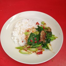ข้าวคะน้าหมูกรอบ