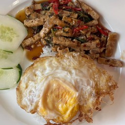 ข้าวกระเพราหมูยอ