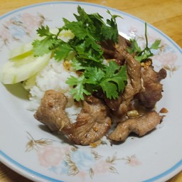 ข้าวหมูกระเทียม