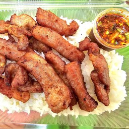 ข้าวหมูทอดแดดเดียว+น้ำจิ้มแจ่ว