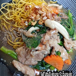 ราดหน้าหมู เส้นใหญ่ เส้นหมี่ขาวระบุเส้นให้ด้วยนะคะ