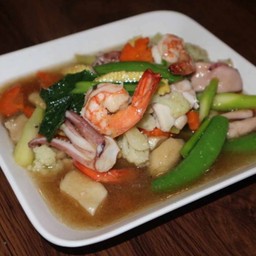 ผัดผักรวมทะเล