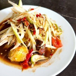 ส้มตำปูปลาร้ามะกอกป่า