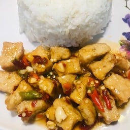 ข้าวราดหมูยอผัดพริกเกลือ