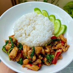 กะเพราพริกแห้ง. ไก่