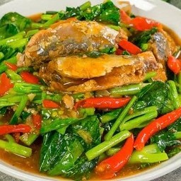 คะน้าปลากระป๋อง Size S + ไข่ดาว