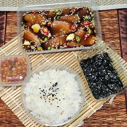 Set ข้าวแซลมอนดองซีอิ๊ว[สาหร่ายกรอบ1- น้ำจิ้ม1-ข้าวญี่ปุ่น1]