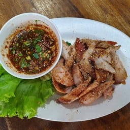 หมู คลุกฝุ่น