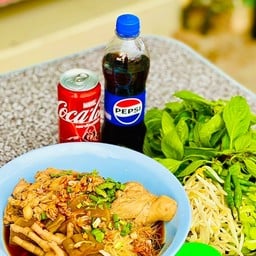 ก๋วยเตี๋ยวน่องไก่เส้นหมี่ขาว