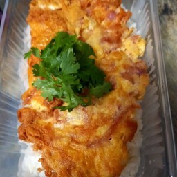ไข่เจียวแหนมราดข้าว
