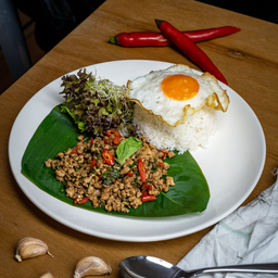 Phad kra prow salmon