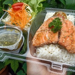 ข้าวปลาแซลมอล (หางปลา)